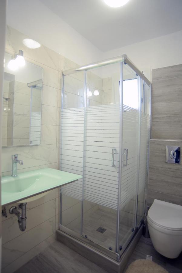 Mistral Apartments Kariotai Bagian luar foto